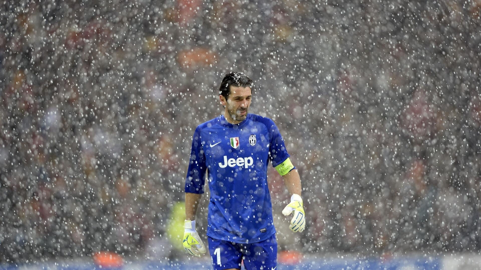 姆巴佩回归赛场，高光表现首场状态亮眼，巴塞罗那观众沸腾！