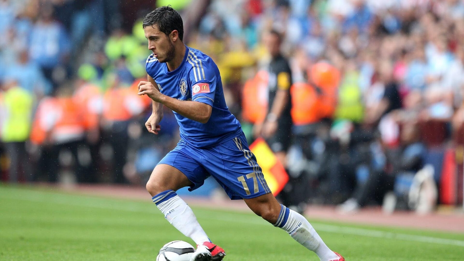 姆巴佩回归赛场，高光表现首场状态亮眼，巴塞罗那观众沸腾！